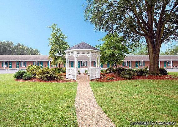 Ambassador Inn Fayetteville Bagian luar foto
